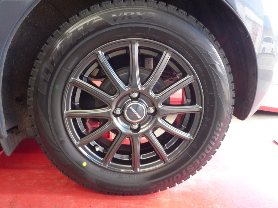 タイヤ交換】マツダ マツダ2 ブリザックVRX2 185/65R15 - スタッフ